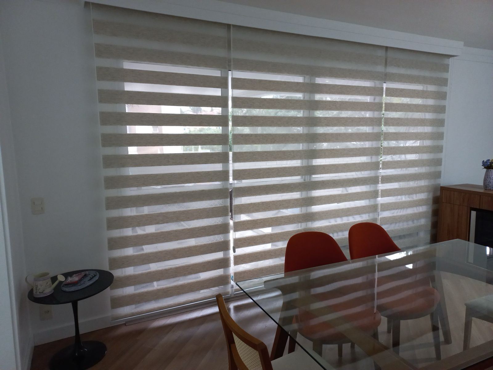 Persiana Dobló Vision em sala de jantar